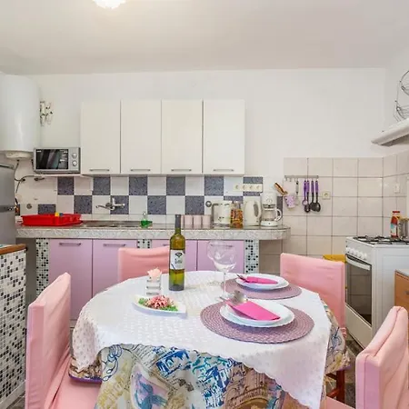 Apartament *